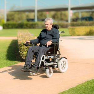 Križno zložljiv, če se odstranijo baterije